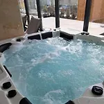 Seaview Family Pool & Mamaia Nord *