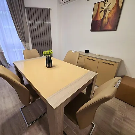 Seaview Family Pool & Mamaia Nord Apartment Navodari