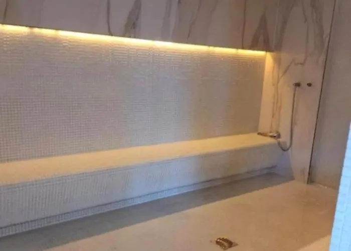 Seaview Family Pool & Mamaia Nord Apartment Navodari