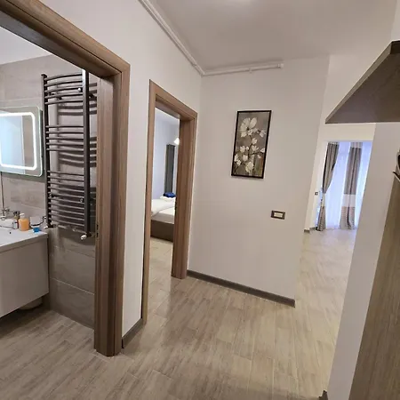 Seaview Family Pool & Mamaia Nord דירה
