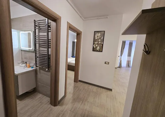 Seaview Family Pool & Mamaia Nord Apartment